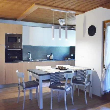 Ladina Dolomiti شقة بادولا