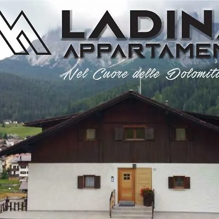 Ladina Dolomiti شقة بادولا