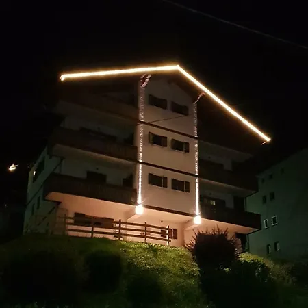 Ladina Dolomiti شقة بادولا